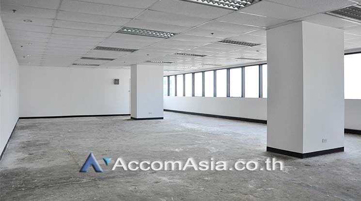  1  Office Space For Rent in Ratchadaphisek ,Bangkok MRT Sutthisan at Muangthai Phatra Complex AA14818